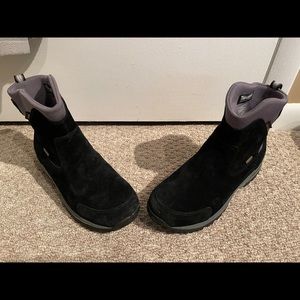 Merrell Women's Black Polartec Boots Size US 8.5